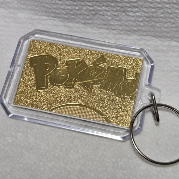 Charizard VMAX Gold Keychain - Picture 4 of 4